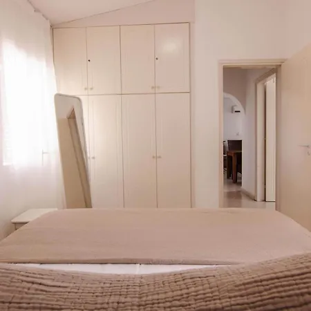 Phaedrus Living: Nerina Modern Flat דירה *